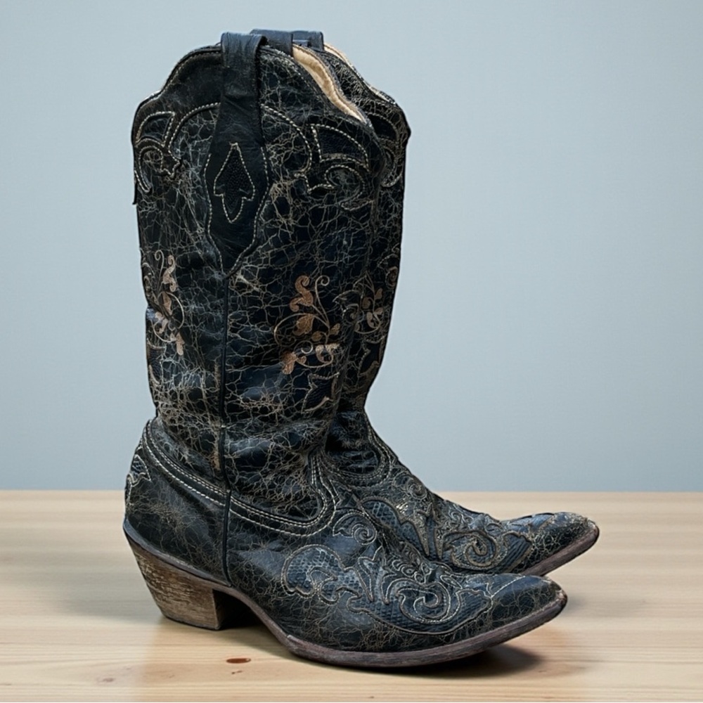 Vintage Lizard Inlay Distressed Corral Boots In Black With Embroidery